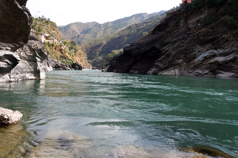 Какие реки берут начало в гималаях. Гималаи Индия река ганг. Верховье реки ганг. Река Ганга в Гималаях. Горная река Ганга.